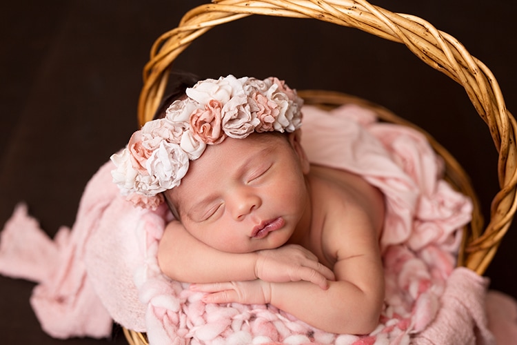 newborn photographer that comes to your house